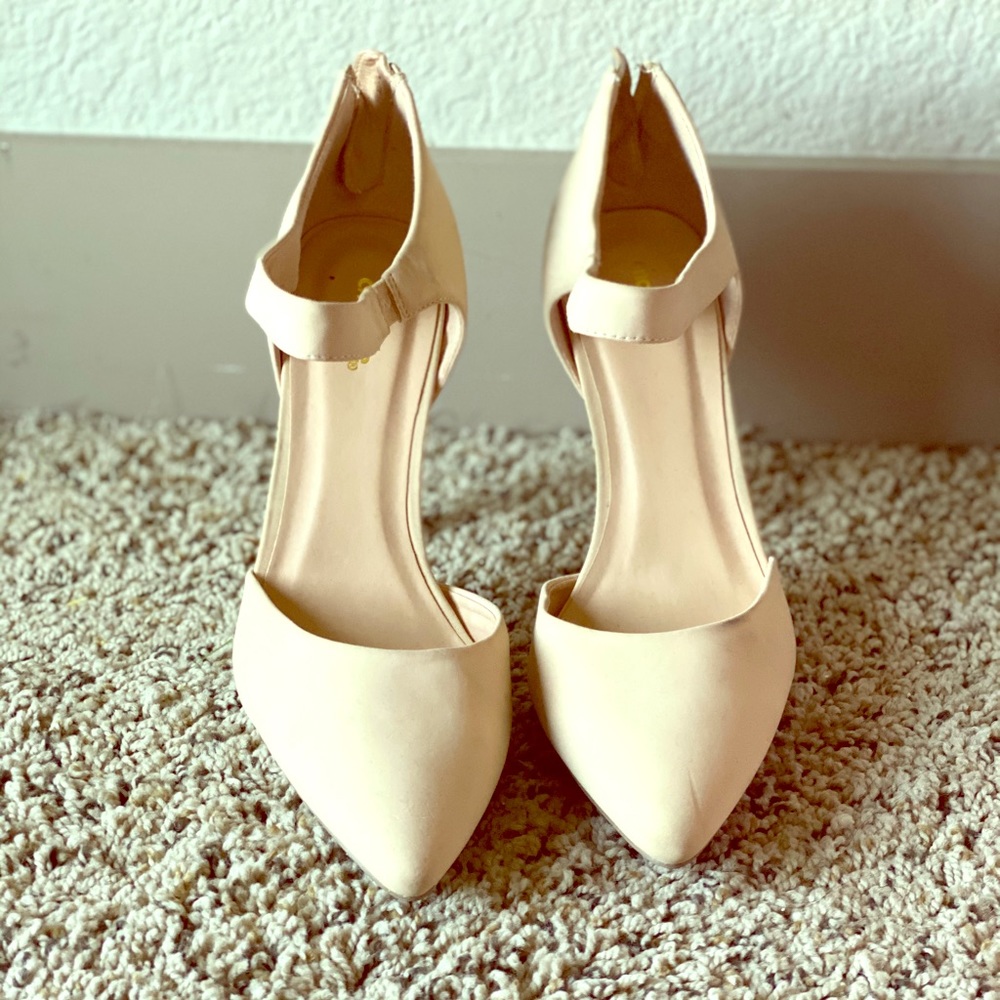 Comfortable biege heels